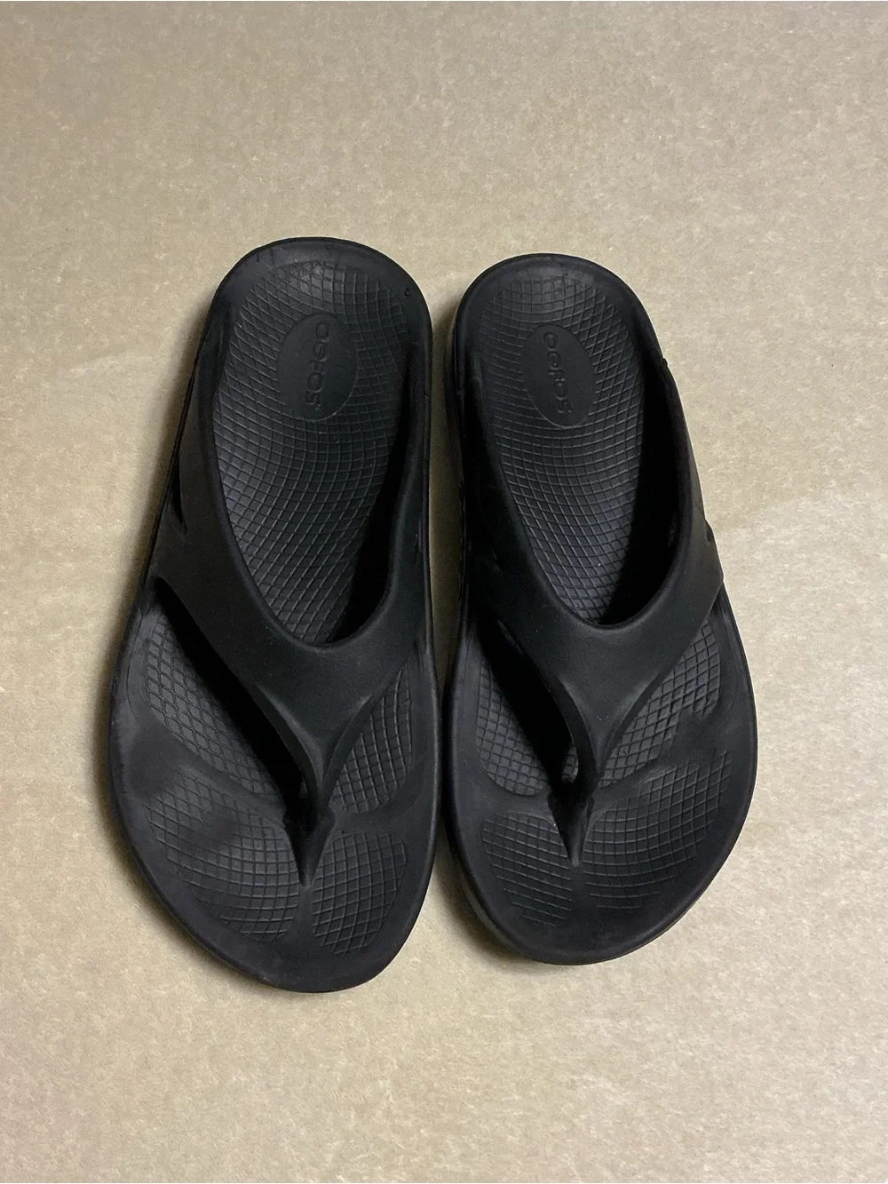 OOFOS Black Men's Recovery Flip Flops